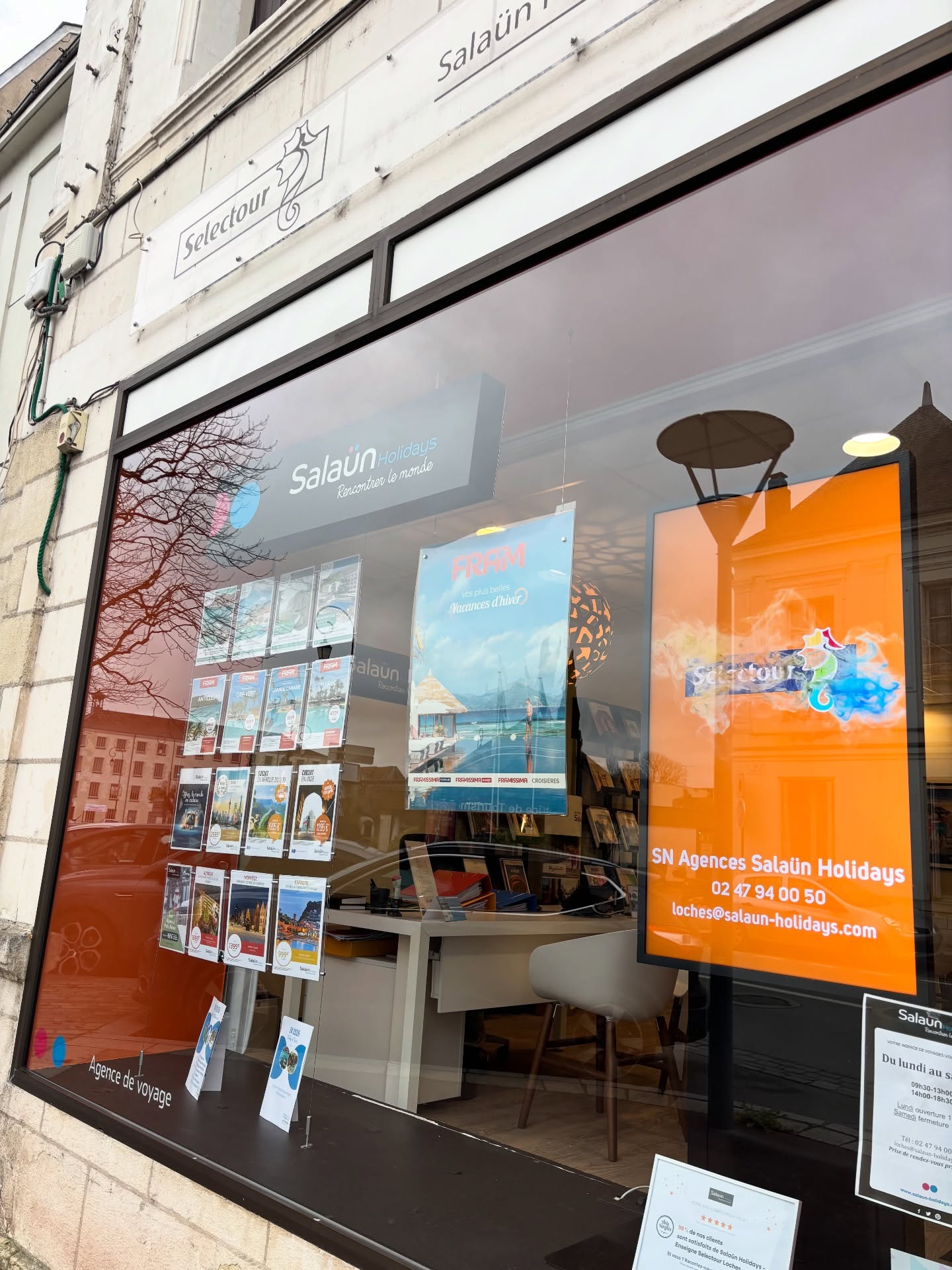Vitrine d'agence de voyage Salaün Holidays